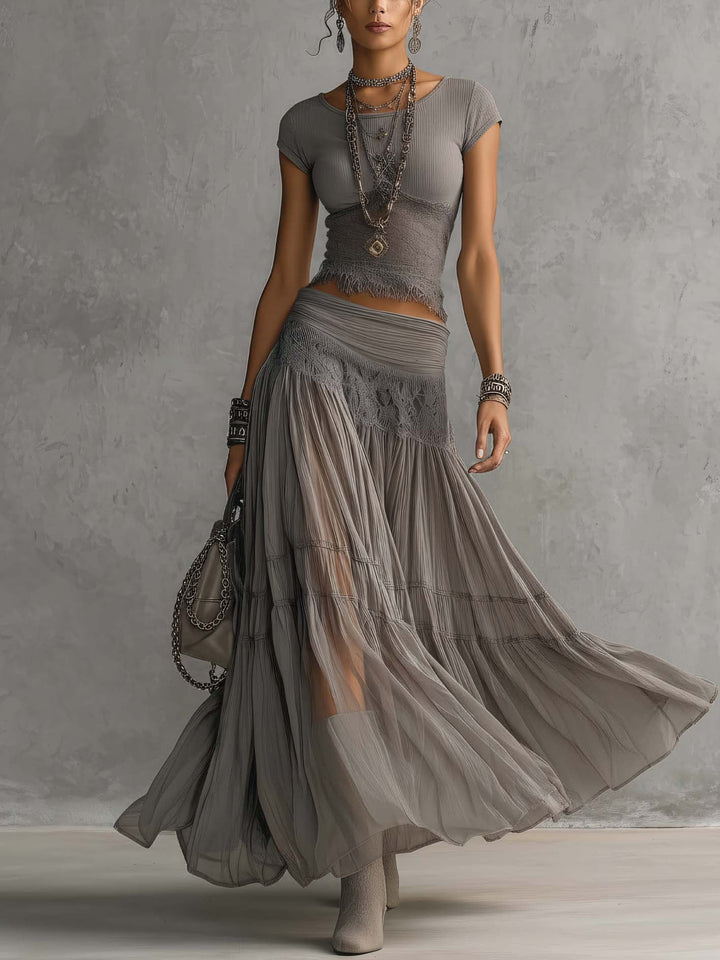 Conjunto de Top com Painéis de Renda e Saia Maxi Plissada de Elena