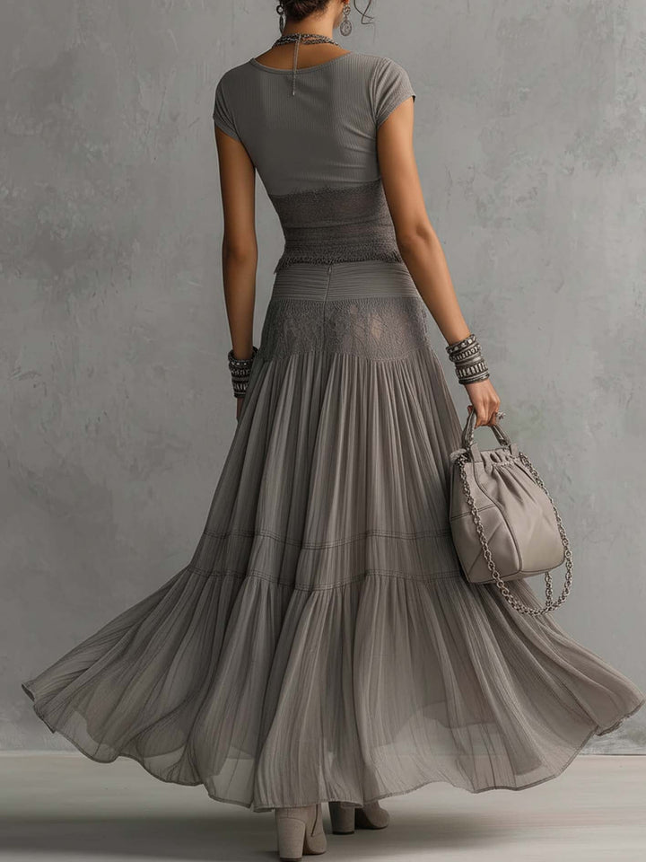 Conjunto de Top com Painéis de Renda e Saia Maxi Plissada de Elena